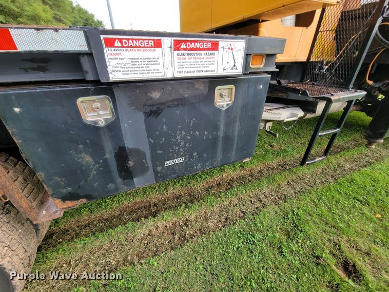 image for item KQ9202 2002 Sterling LT8500  crane truck