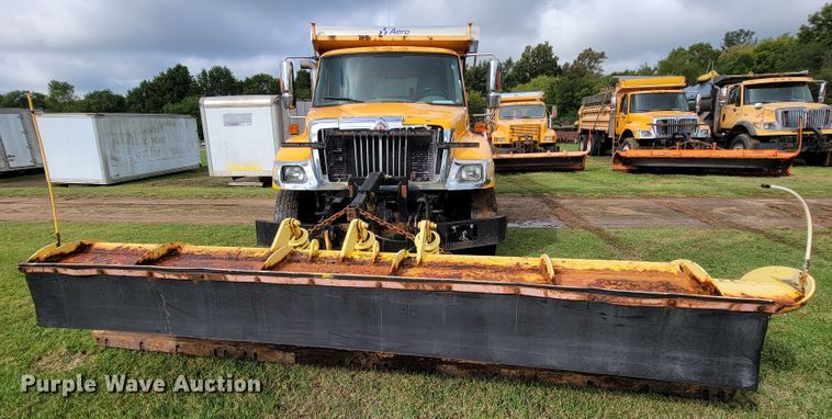 image for item KQ9203 2005 International 7400  dump truck