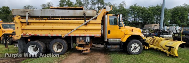 image for item KQ9203 2005 International 7400  dump truck