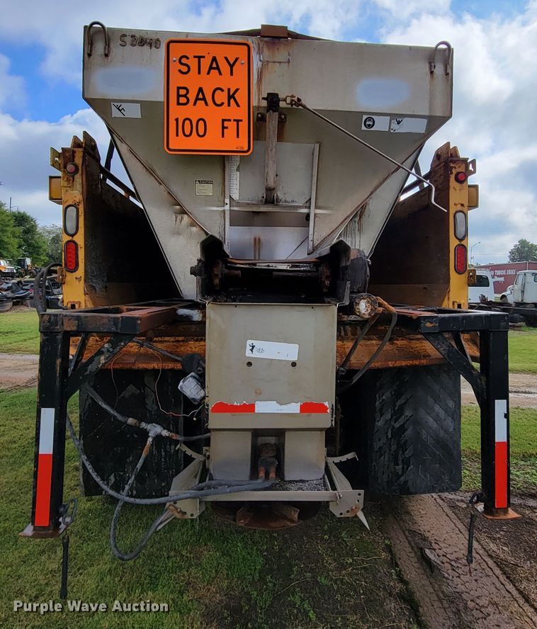 image for item KQ9203 2005 International 7400  dump truck