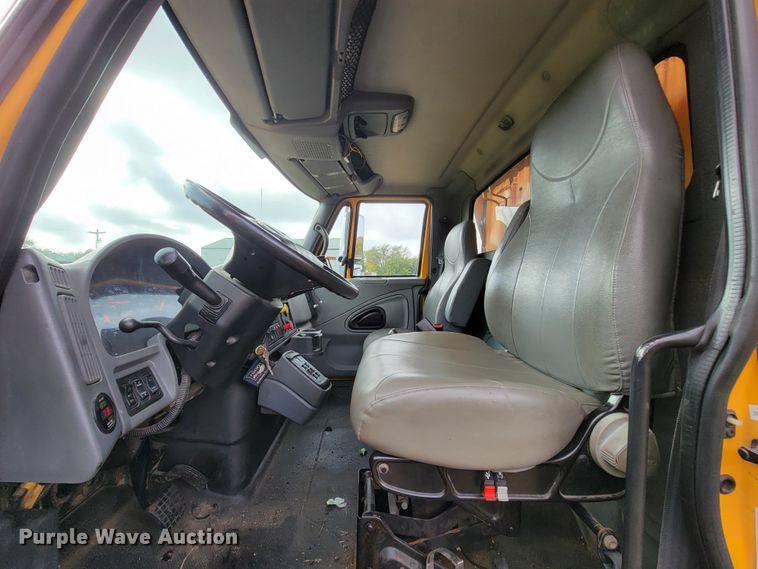 image for item KQ9203 2005 International 7400  dump truck