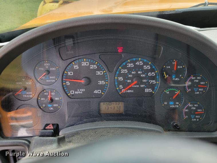 image for item KQ9203 2005 International 7400  dump truck