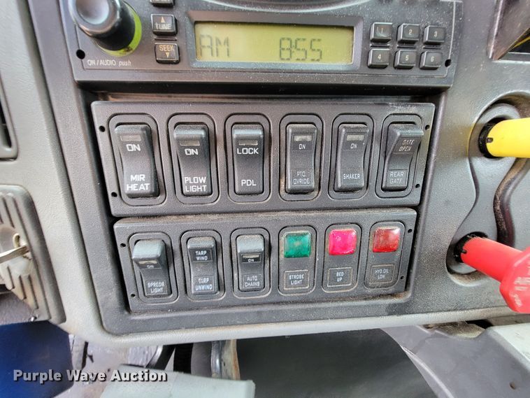 image for item KQ9203 2005 International 7400  dump truck