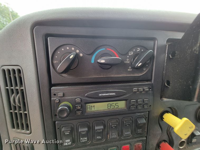 image for item KQ9203 2005 International 7400  dump truck