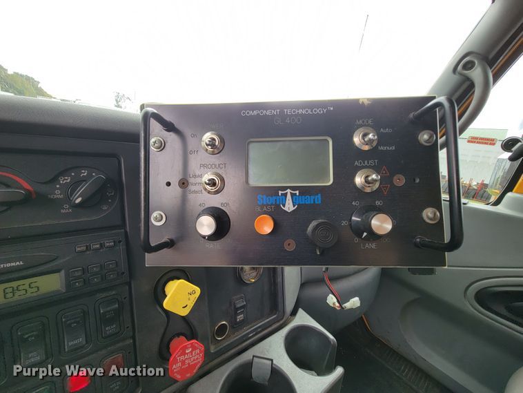 image for item KQ9203 2005 International 7400  dump truck