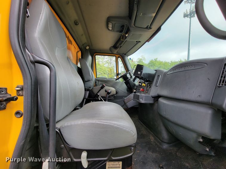 image for item KQ9203 2005 International 7400  dump truck