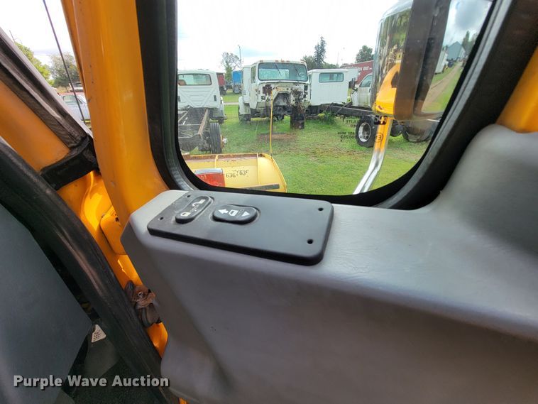 image for item KQ9203 2005 International 7400  dump truck