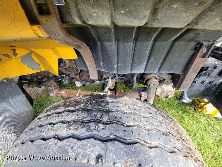 image for item KQ9203 2005 International 7400  dump truck