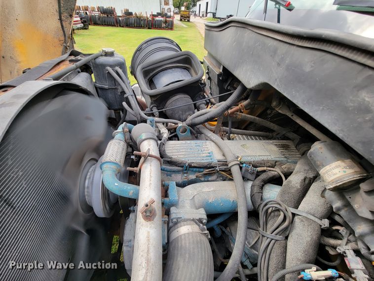 image for item KQ9203 2005 International 7400  dump truck