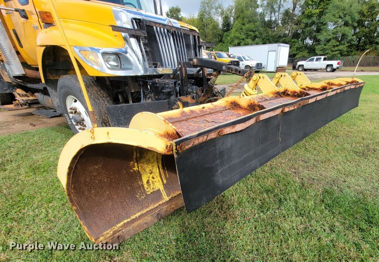 image for item KQ9203 2005 International 7400  dump truck