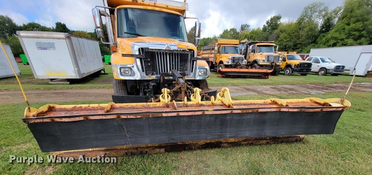 image for item KQ9203 2005 International 7400  dump truck