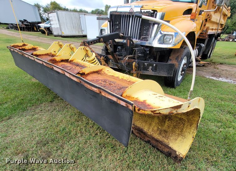 image for item KQ9203 2005 International 7400  dump truck