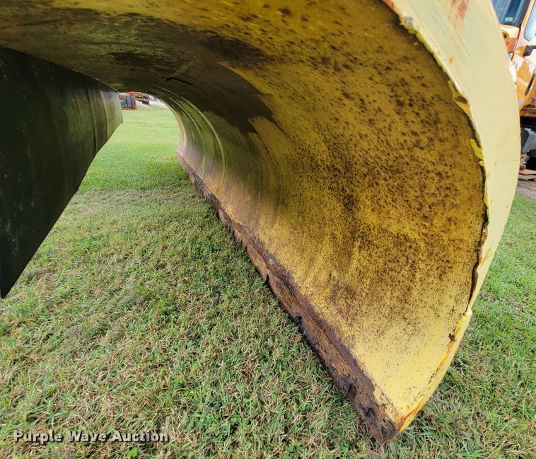 image for item KQ9203 2005 International 7400  dump truck