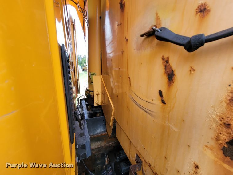 image for item KQ9203 2005 International 7400  dump truck