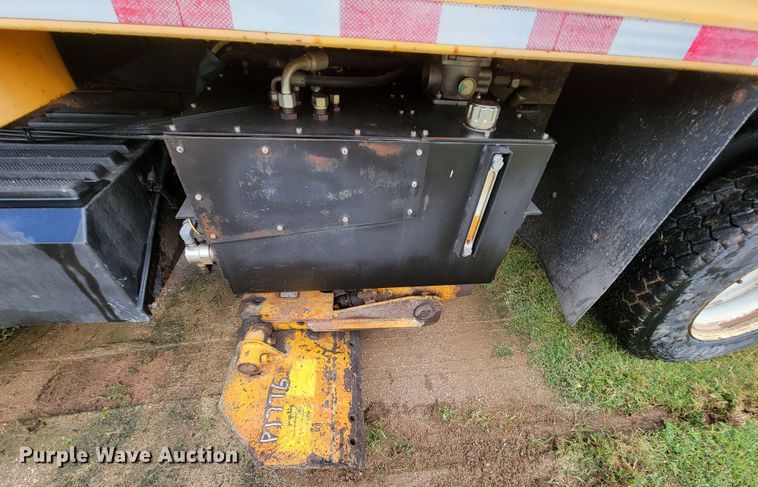 image for item KQ9203 2005 International 7400  dump truck