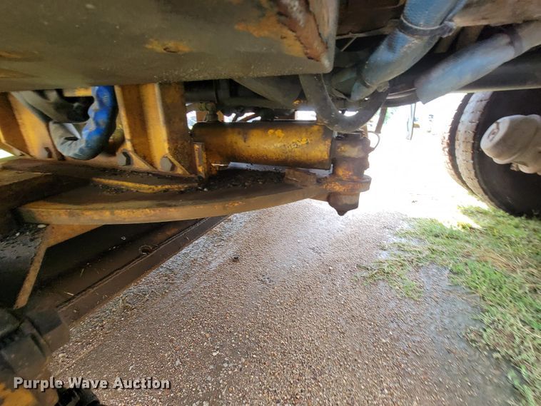 image for item KQ9203 2005 International 7400  dump truck