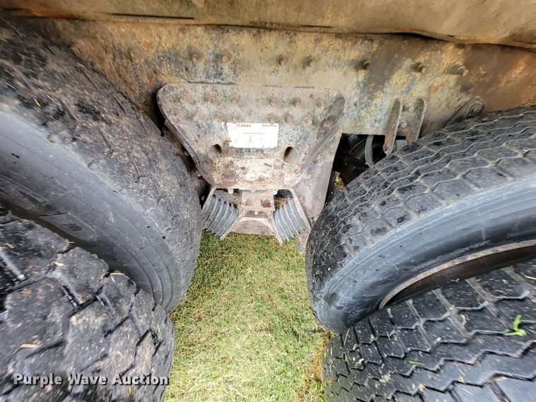 image for item KQ9203 2005 International 7400  dump truck