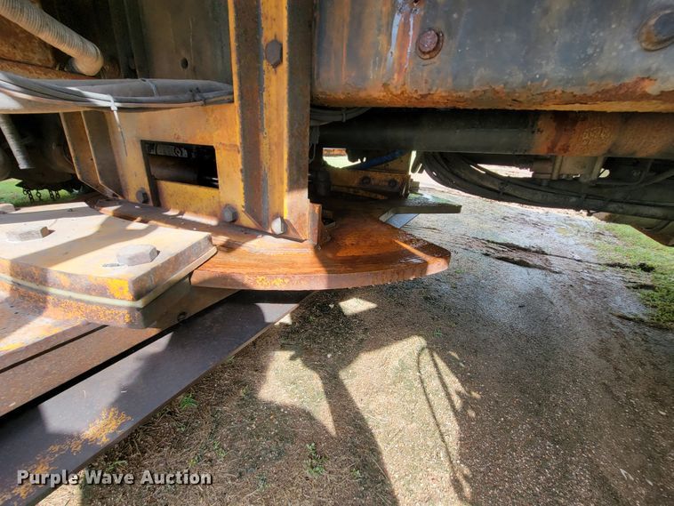 image for item KQ9203 2005 International 7400  dump truck