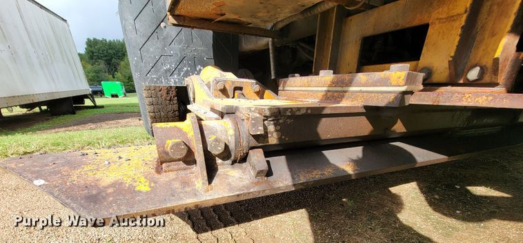 image for item KQ9203 2005 International 7400  dump truck