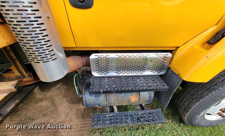 image for item KQ9203 2005 International 7400  dump truck