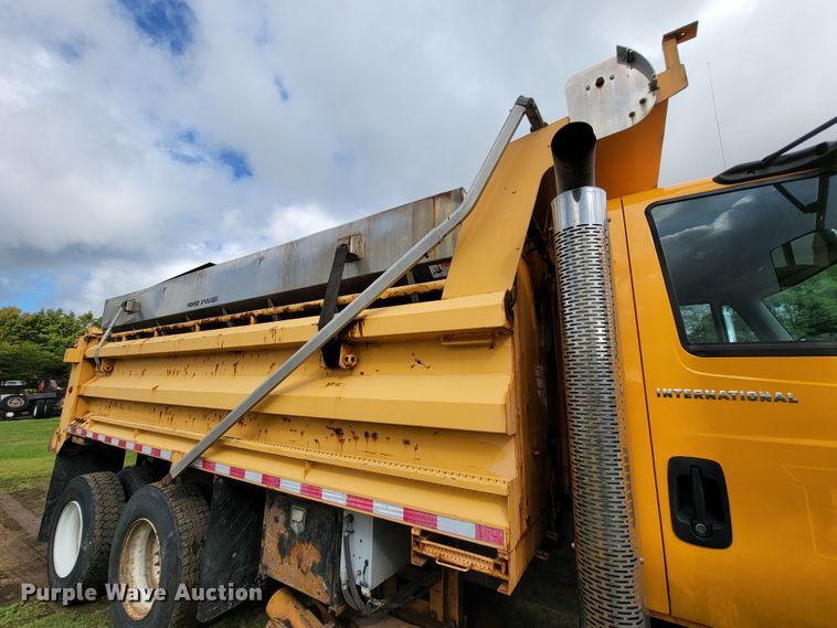 image for item KQ9203 2005 International 7400  dump truck