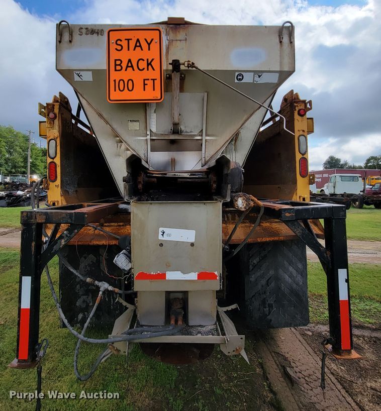 image for item KQ9203 2005 International 7400  dump truck