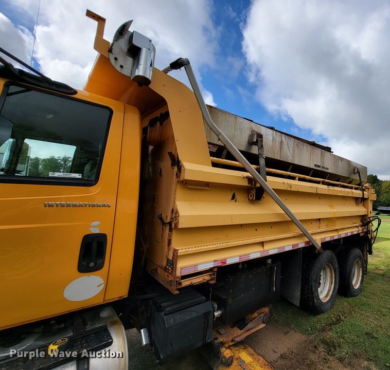 image for item KQ9203 2005 International 7400  dump truck