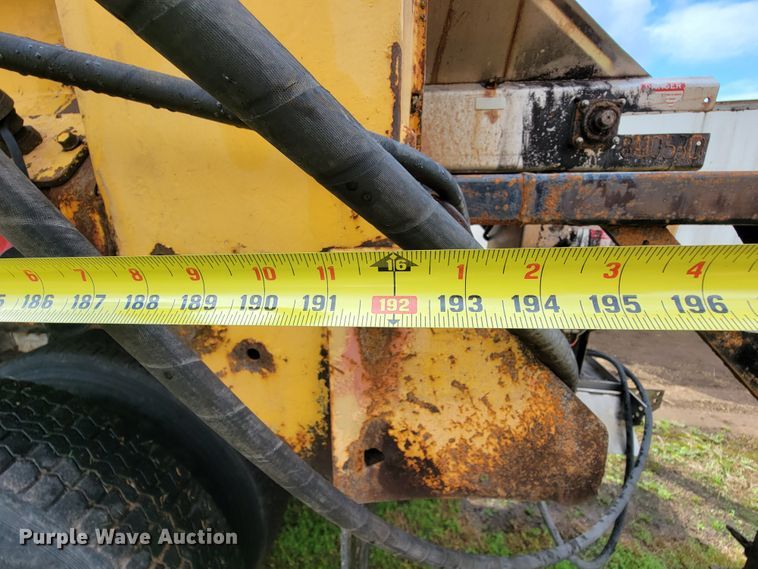 image for item KQ9203 2005 International 7400  dump truck