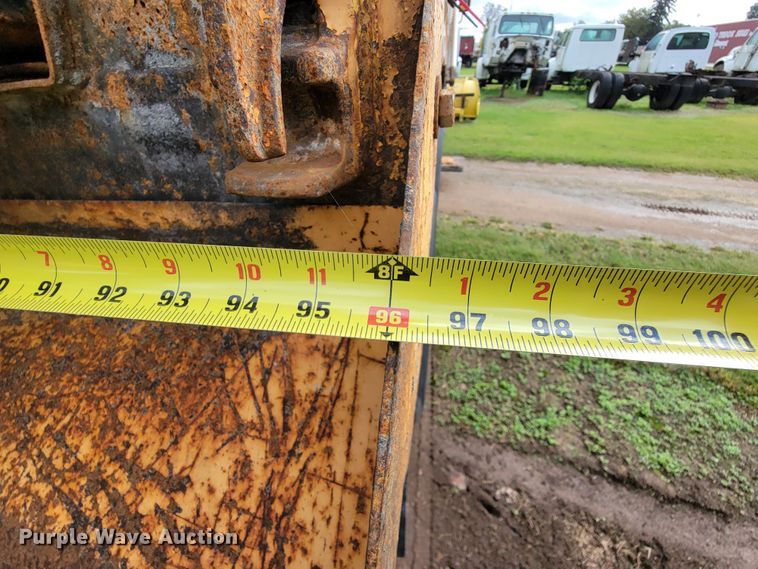 image for item KQ9203 2005 International 7400  dump truck