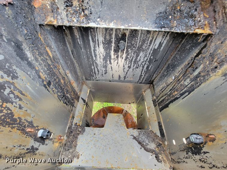 image for item KQ9203 2005 International 7400  dump truck