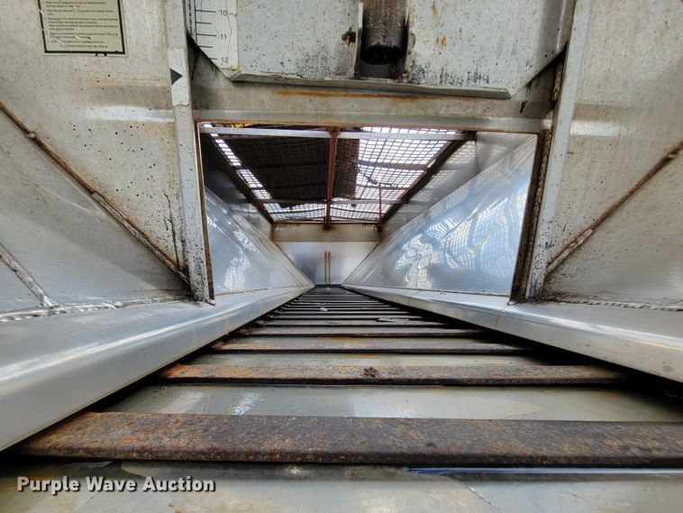 image for item KQ9203 2005 International 7400  dump truck