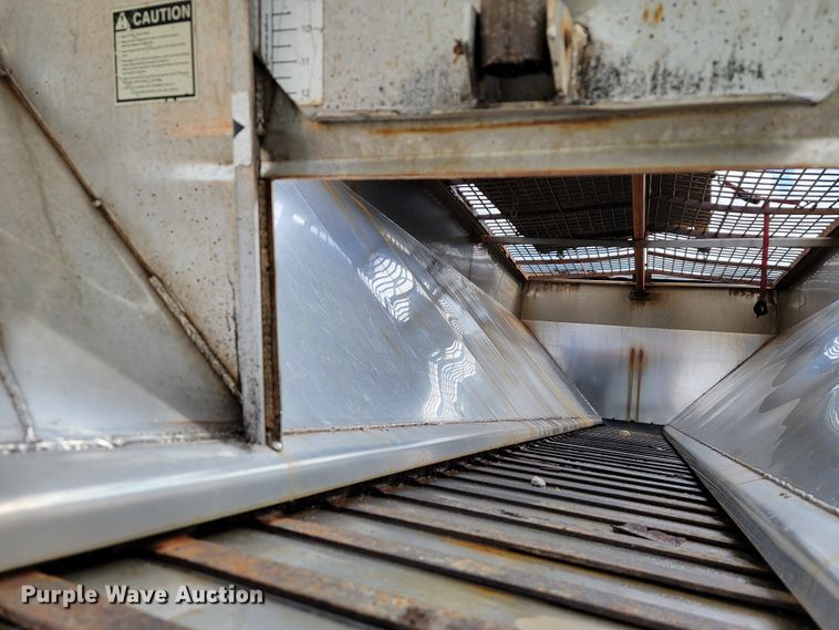 image for item KQ9203 2005 International 7400  dump truck