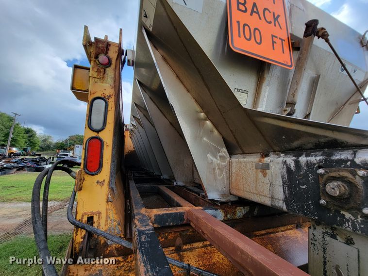 image for item KQ9203 2005 International 7400  dump truck