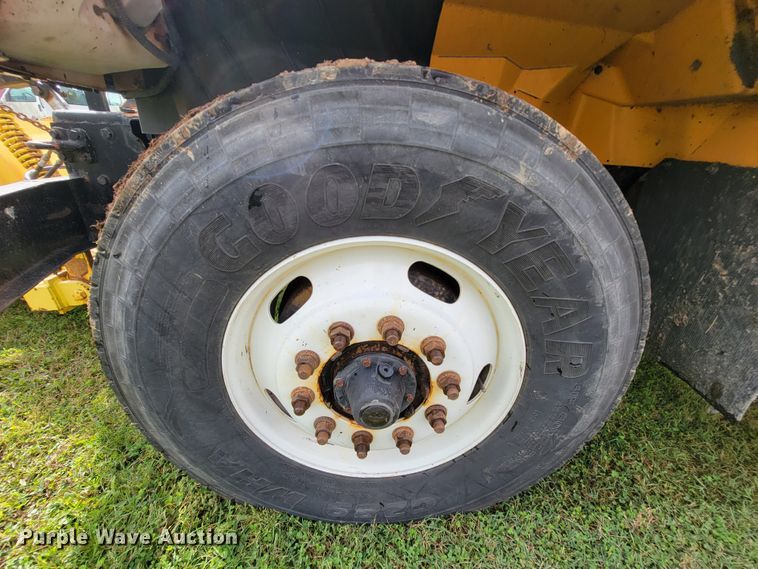 image for item KQ9203 2005 International 7400  dump truck