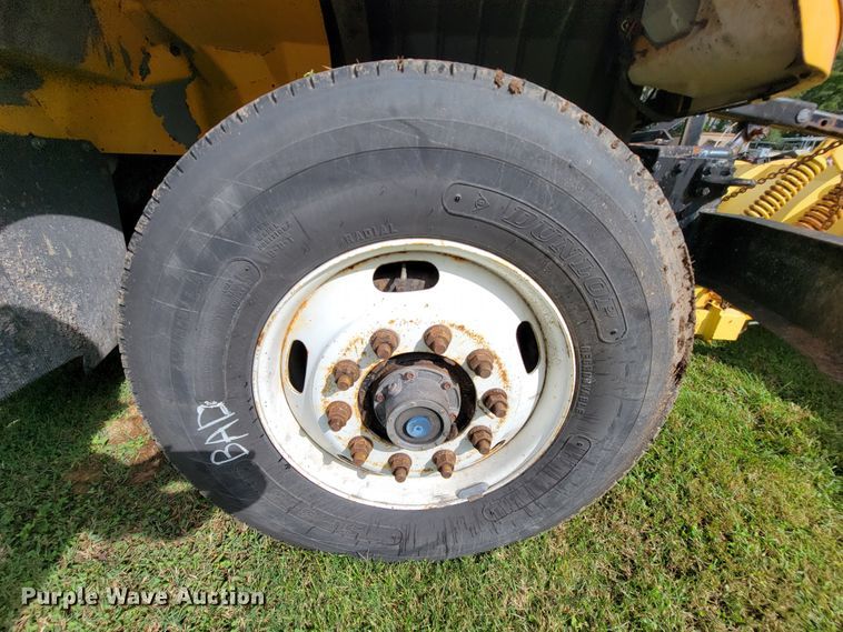 image for item KQ9203 2005 International 7400  dump truck