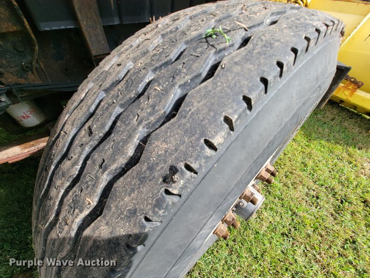 image for item KQ9203 2005 International 7400  dump truck