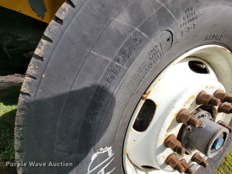 image for item KQ9203 2005 International 7400  dump truck