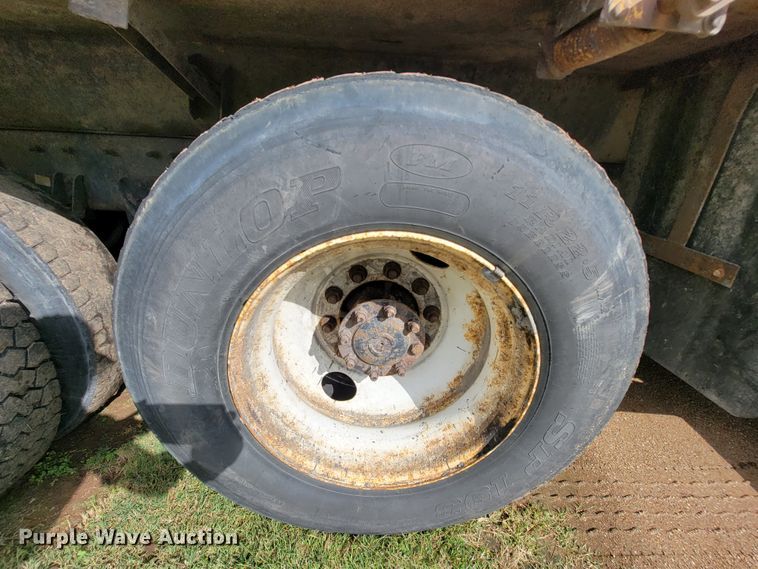 image for item KQ9203 2005 International 7400  dump truck