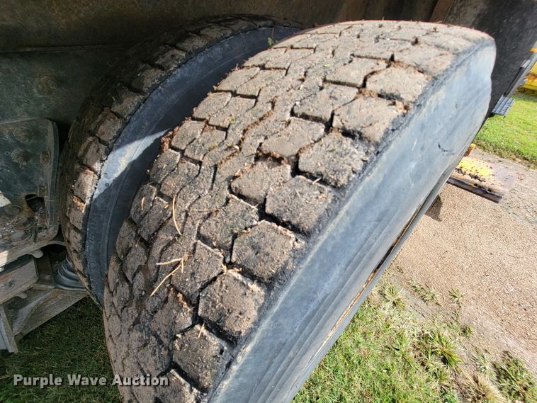 image for item KQ9203 2005 International 7400  dump truck