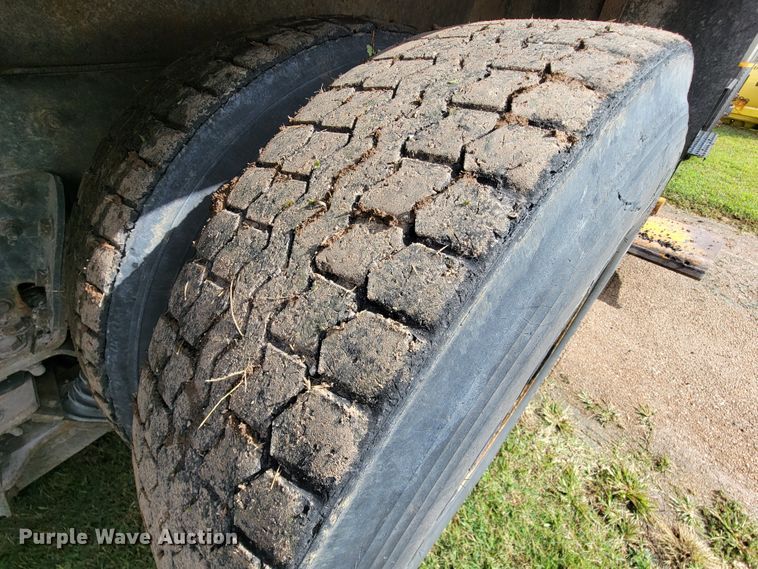 image for item KQ9203 2005 International 7400  dump truck