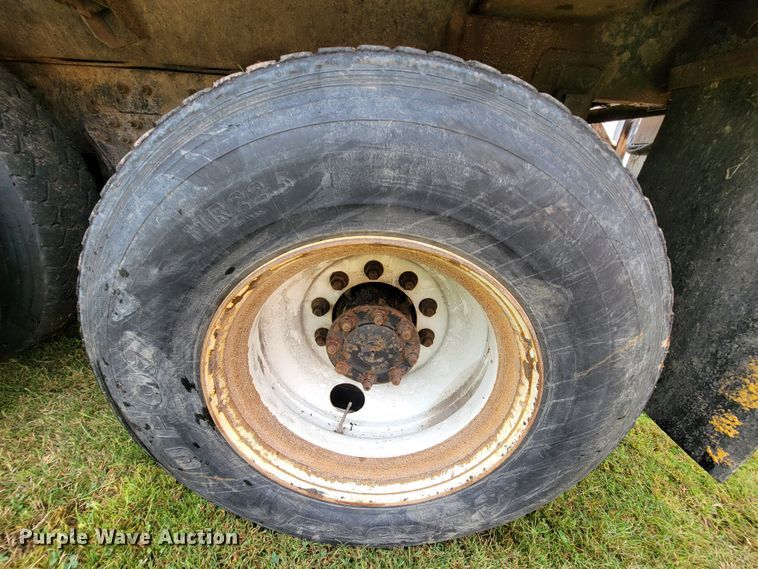 image for item KQ9203 2005 International 7400  dump truck