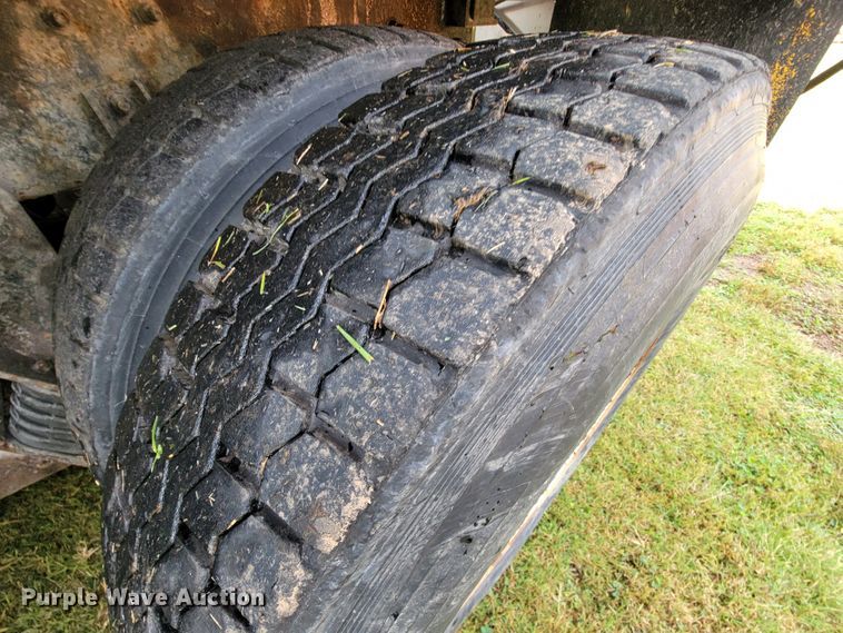 image for item KQ9203 2005 International 7400  dump truck