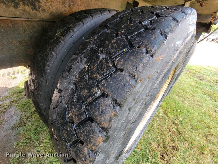 image for item KQ9203 2005 International 7400  dump truck