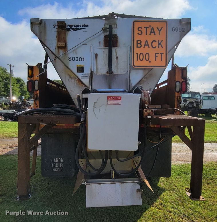 image for item KQ9204 2002 International 4900  Crew Cab dump truck