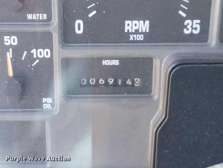 image for item KQ9204 2002 International 4900  Crew Cab dump truck