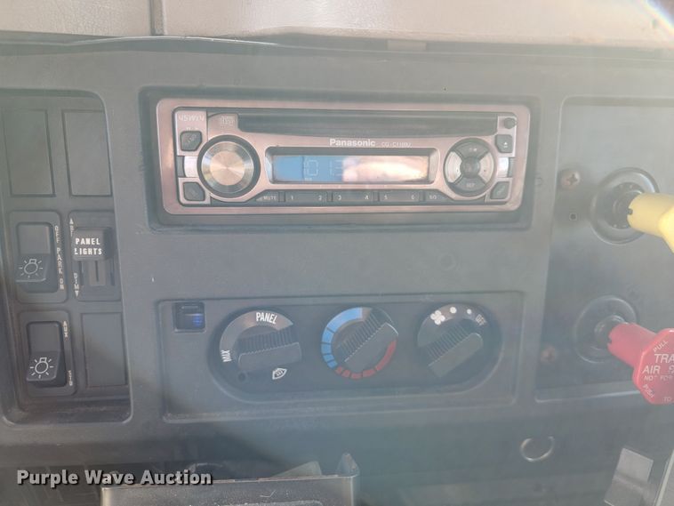 image for item KQ9204 2002 International 4900  Crew Cab dump truck