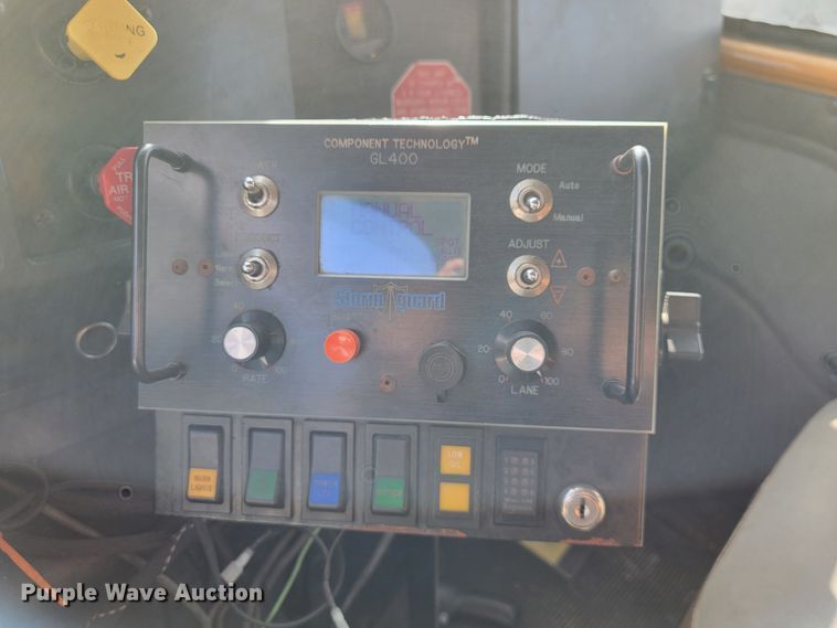 image for item KQ9204 2002 International 4900  Crew Cab dump truck