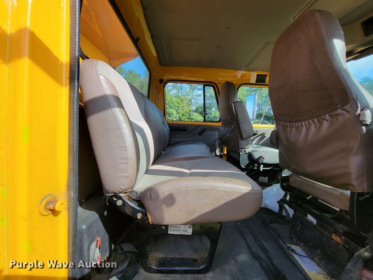 image for item KQ9204 2002 International 4900  Crew Cab dump truck