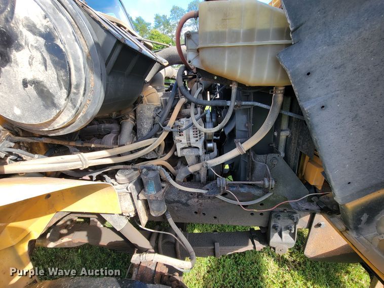 image for item KQ9204 2002 International 4900  Crew Cab dump truck