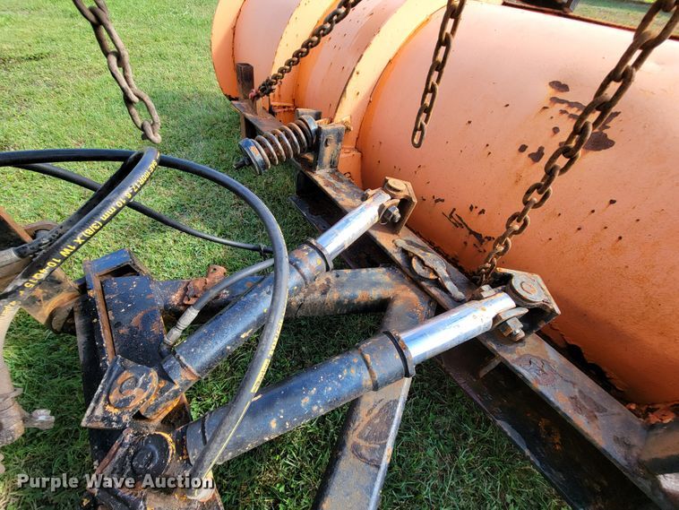 image for item KQ9204 2002 International 4900  Crew Cab dump truck